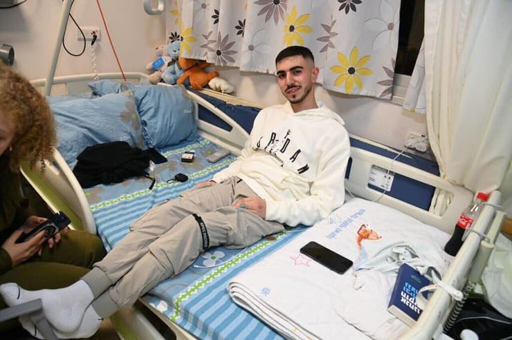 יעקב ועקנין חייל בודד שנפצע קשה לאחר קרב במיגונית בשבעה באוקטובר מאושפז בסורוקה