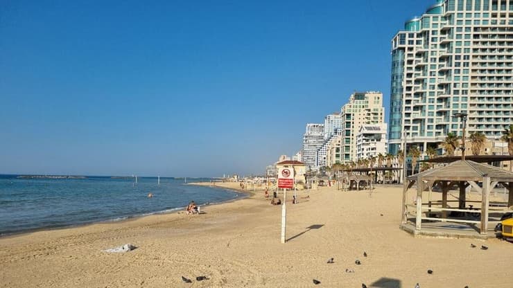 חוף הים בתל אביב בימי המלחמה