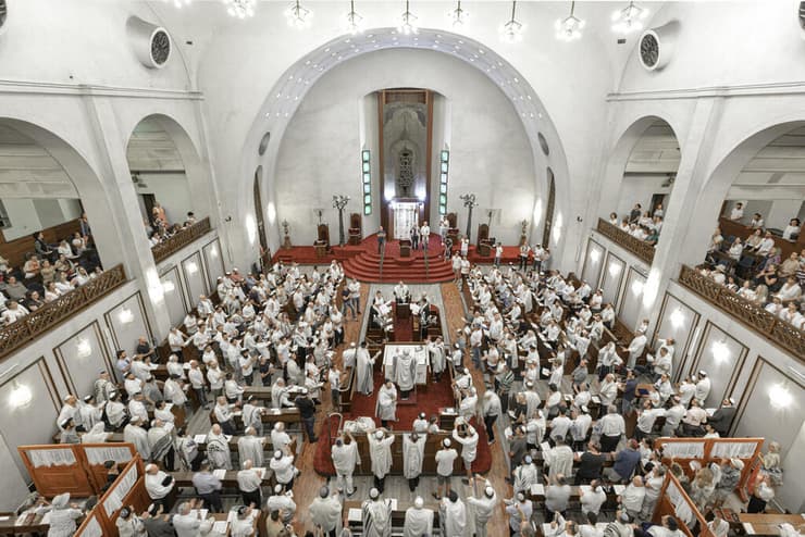 צאת יום הכיפורים במעמד תקיעת שופר בבית הכנסת הגדול, תל אביב