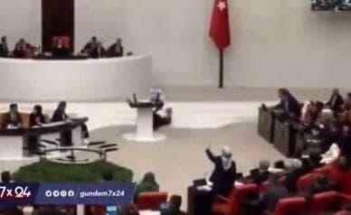 טורקיה חבר פרלמנט ביטמז תקף את ישראל והתמוטט בירידה מהדוכן