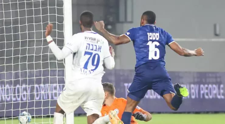 הכדור של סטפן אלפרדו ברשת (שחר גרוס) הכדור של סטפן אלפרדו ברשת