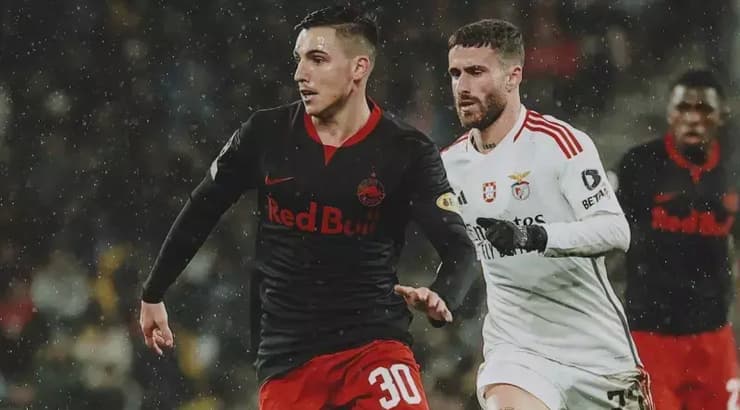 אוסקר גלוך לפני רפא סילבה (הטוויטר הרשמי של זלצבורג) אוסקר גלוך לפני רפא סילבה