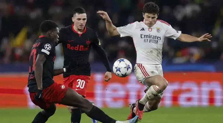 לוקאס גורנה-דואת ואוסקר גלוך לוחצים את תומאס אראוחו (רויטרס) לוקאס גורנה-דואת ואוסקר גלוך לוחצים את תומאס אראוחו