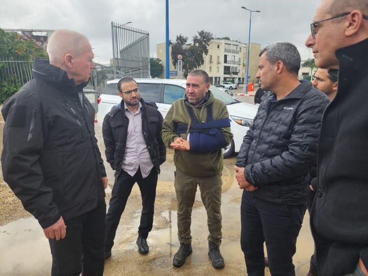 שר הביטחון יואב גלנט בשדרות עם ראש העיר אלון דוידי