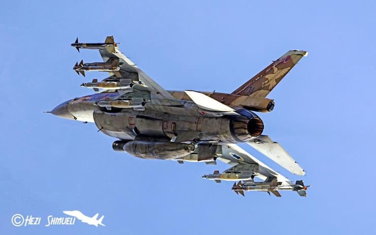 ברק F16D