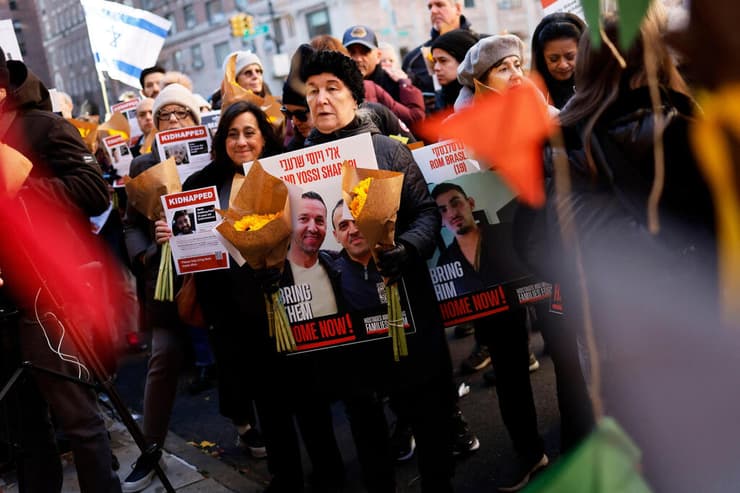 משפחות החטופים מחאה מול ביתו של אנטוניו גוטרש בניו יורק