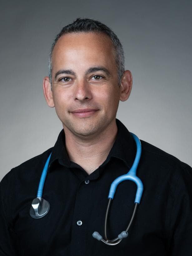 ד"ר דן אויירו, מנהל המרכז לטיפול בהשמנה ורופא המשפחה המחוזי של מכבי שירותי בריאות, מחוז מרכז