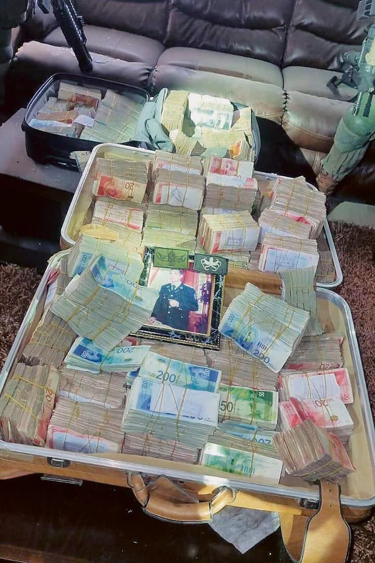 מזוודת הכסף שנתפסה בעזה בביתו של בכיר חמאס