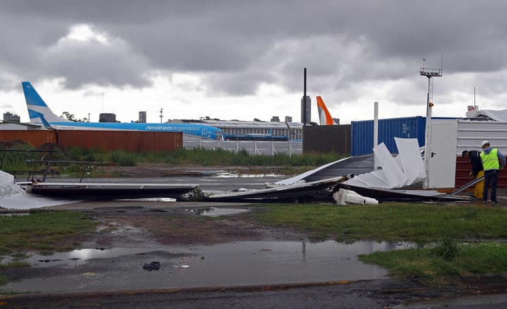 נזקים גם בנמל התעופה חורחה ניוברי