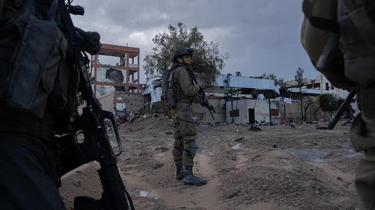 סא"ל ירדן שוקרון בצפון הרצועה (צילום: דובר צה"ל) סא"ל ירדן שוקרון בצפון רצועת עזה