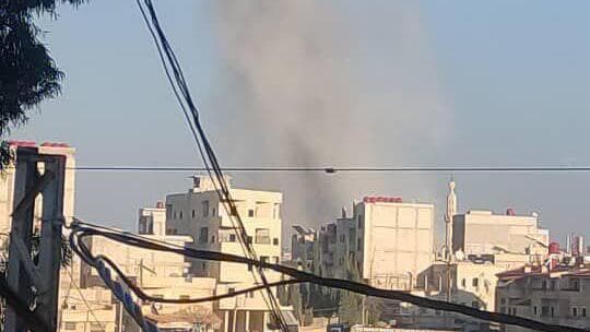 תקיפות ישראליות נגד מחסנים של המיליציות האיראניות באזור א-סידה זינב באזור הכפרי של דמשק
