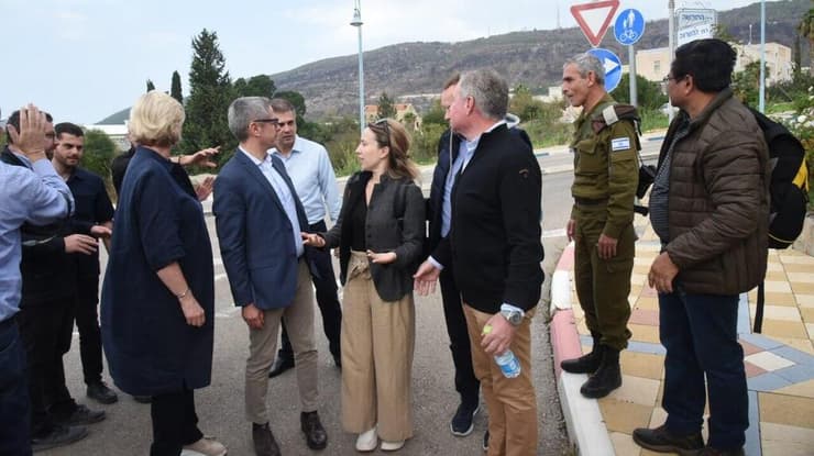 שר החוץ כהן אלי כהן בסיור עם שגרירים בשלומי