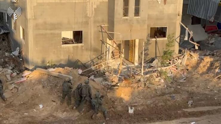 תיעוד:  צוות הקרב של חטיבה 188 פשט ועצר עשרות מחבלי חמאס בתוך בית ספר באל בורייג׳