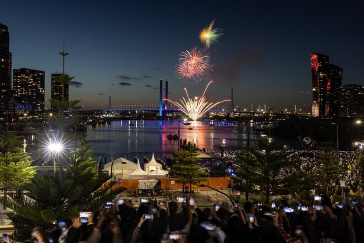 זיקוקים מלבורן אוסטרליה שנה חדשה חגיגות 2024