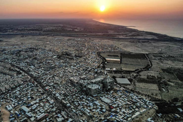 עיר אוהלים אוהל ל פליט פליטים פלסטינים ב רפיח ב רצועת עזה בתמונה נראה גם ה גבול עם מצרים