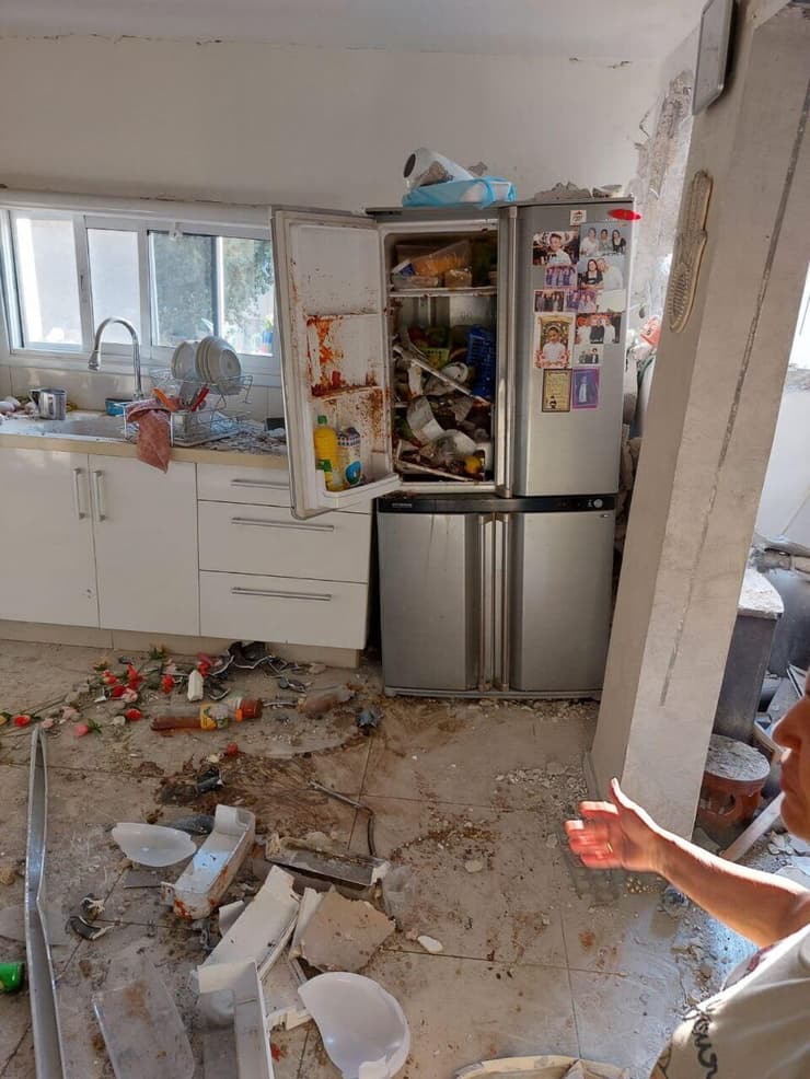 ההרס הרב שנגרם כתוצאה מפגיעת הטיל בבית