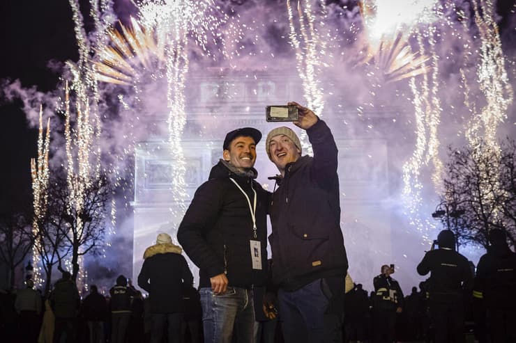 חגיגות שנה חדשה 2024 שאנז אליזה צרפת