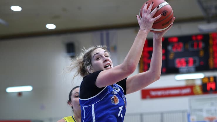 אדלמן בפעולה