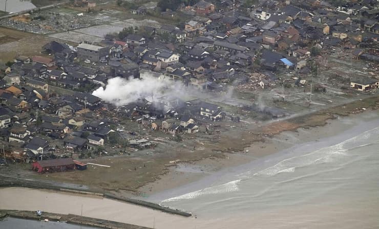 יפן רעידת אדמה רעש נזק בעיר עיירה סוזו במחוז אישיקאווה