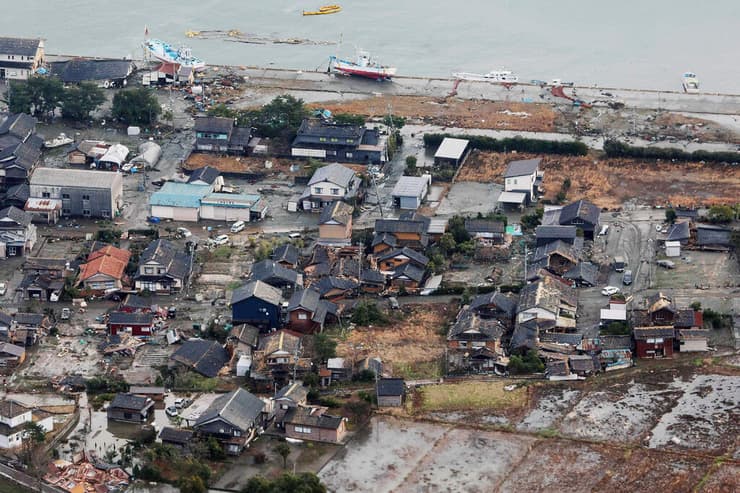 יפן רעידת אדמה רעש נזק בעיר עיירה סוזו במחוז אישיקאווה