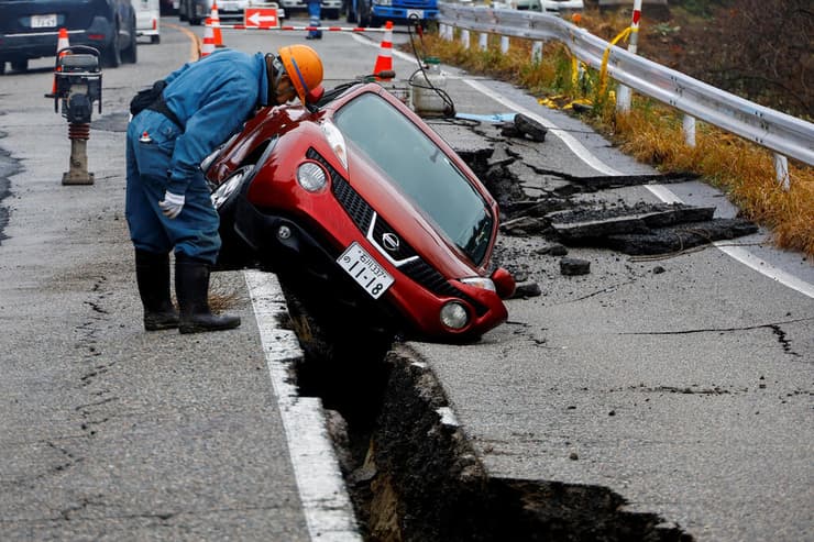 יפן הרס מ רעידת אדמה רעש צונאמי נמל סוזו מחוז אישיקאווה