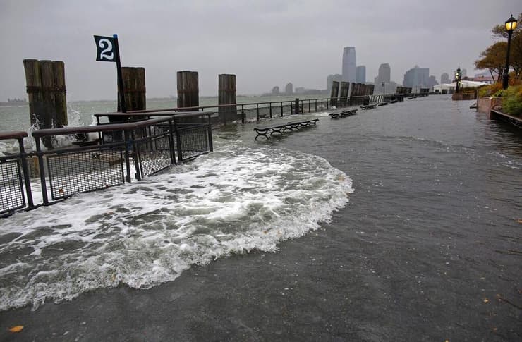 גלים שוטפים טיילת בניו יורק