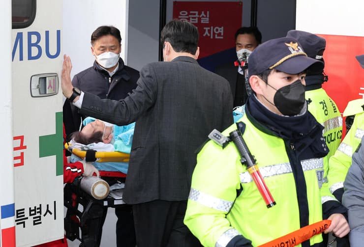 דרום קוריאה ניסיון ה התנקשות ב לי ג'אה מיונג מנהיג ה אופוזיציה