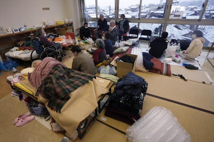 יפן מפונים ב ווג'ימה נזקי רעידת אדמה רעש