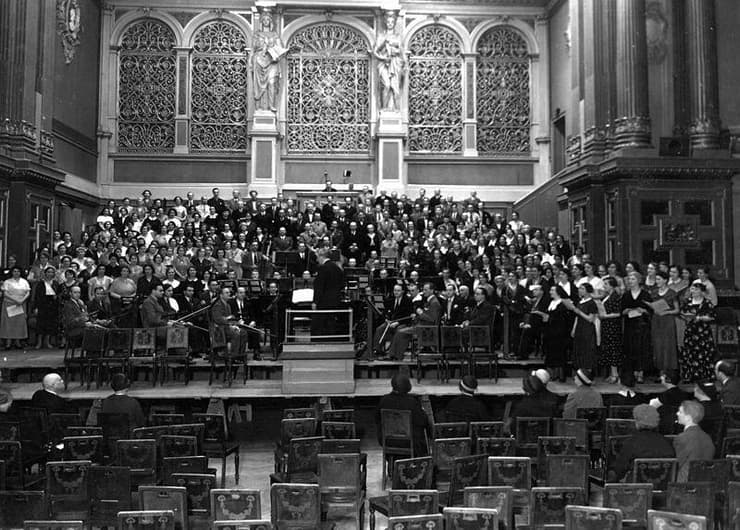 התזמורת הסימפונית של הקולטורבונד בניצוחו של קורט זינגר בחזרה לקראת העלאת האורטוריה "יהודה המכבי" בברלין (1934)