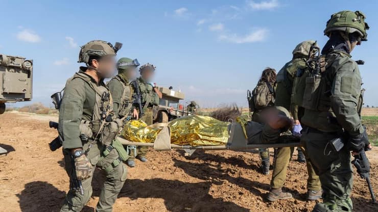 פינוי פצועים ברצועת עזה (צילום: דובר צה"ל) פעילות רופאים ומטפלים של חיל הרפואה ברצועת עזה פינוי פצועים