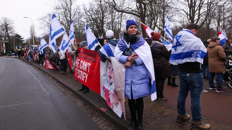 מפגן תמיכה בישראל מחוץ לדיון בהאג