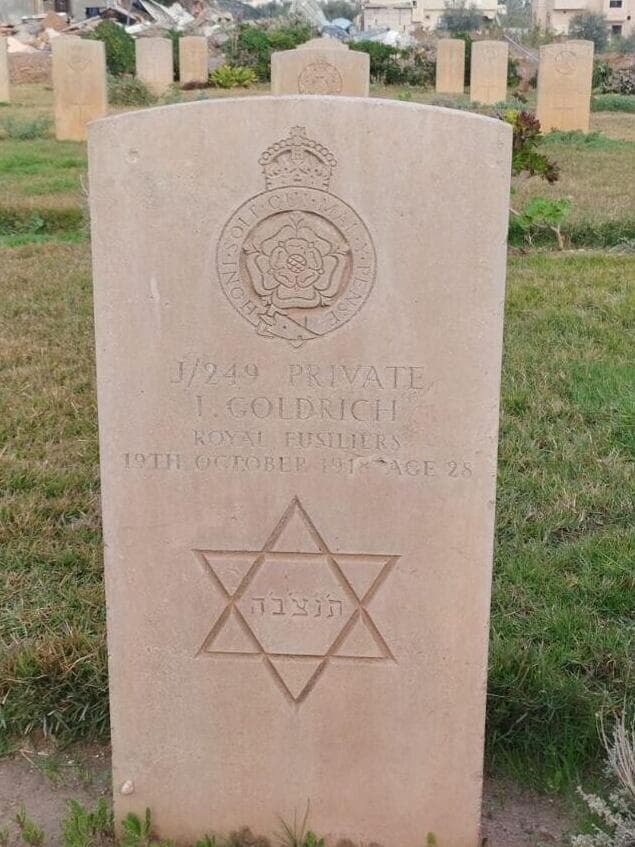 גדוד 74 מחטיבת 188 בבית הקברות הבריטי במרכז רצועת עזה