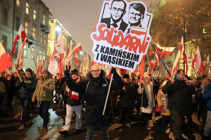 פולין תומכי PiS מפגינים נגד הממשלה אחרי מעצר