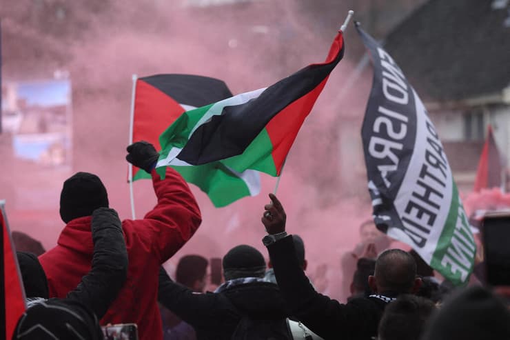 הפגנה בעד פלסטין מול האג