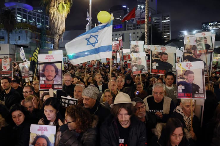 עצרת 100 ימים שבהם החטופים עדיין בשבי חמאס, בכיכר החטופים בתל אביב