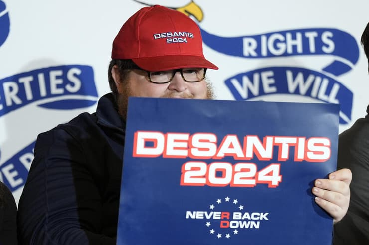 ארה"ב פריימריז רפובליקניים אייווה תומך של רון דסנטיס