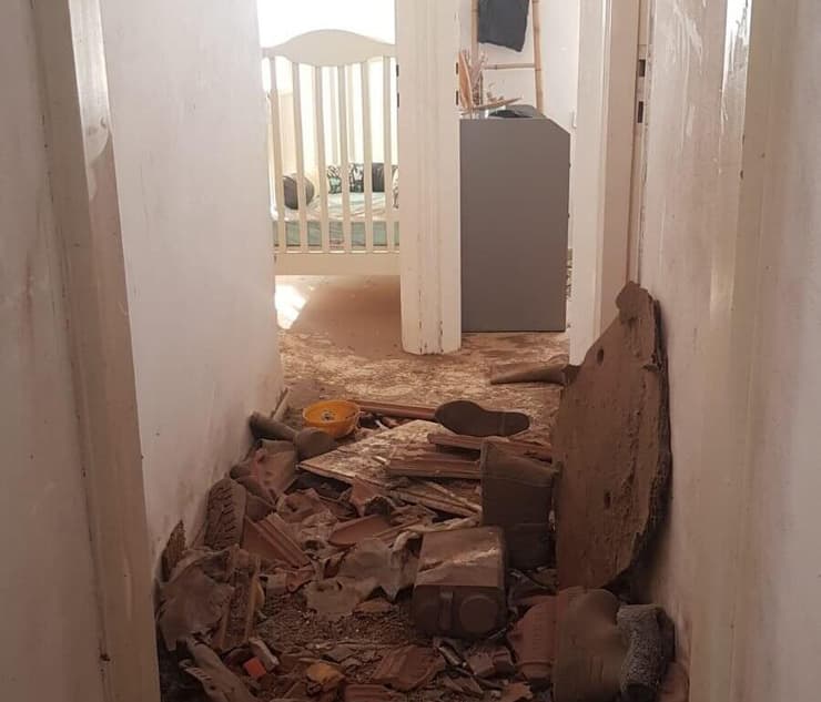 La destruction de la maison de la famille Barlev au kibboutz Dafna