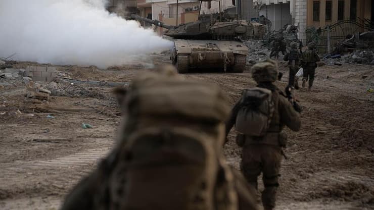 כוחות צה"ל בחאן יונס (צילום: דובר צה"ל) תיעודים מפעילות צוות הקרב של עוצבת הקומנדו ויחידת דובדבן במרחב חאן יונס