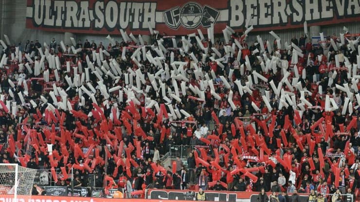 חשש לקראת הגמר. אוהדי הפועל באר-שבע (צילום: הרצל יוסף) הפועל באר-שבע הפועל פ"ת