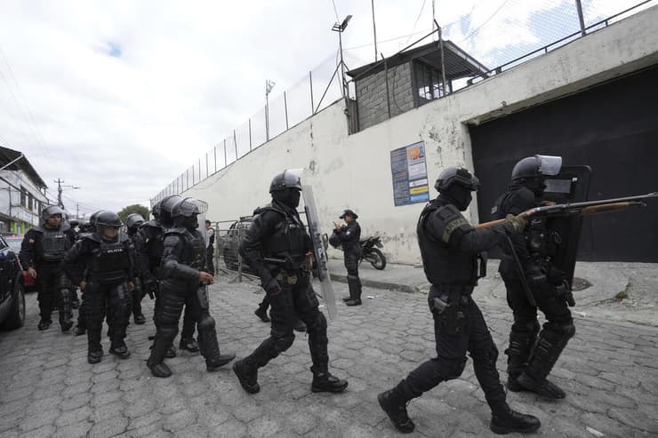 אקוודור שוטרים בתי כלא מצב מלחמה כנופיות סמים קרטלים קרטלי