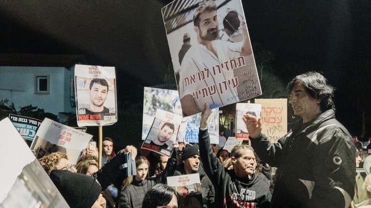 הפגנה לשחרור החטופים מול בתי נתניהו בקיסריה