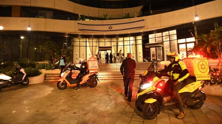 זירת הרצח ברחוב מנחם בגין בתל אביב