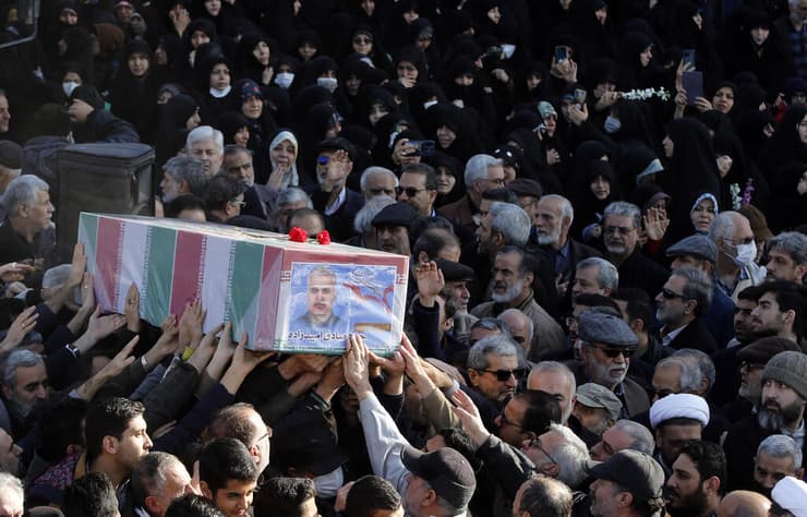 הלוויה ב טהרן איראן של מפקד המודיעין של כוח קודס בסוריה סאדק אמיד זאדה המוכר גם בכינוי חאג' סאדק וקצין נוסף ב משמרות המהפכה שנהרגו בתקיפה שיוחסה ל ישראל ב דמשק סוריה ב-20 בינואר