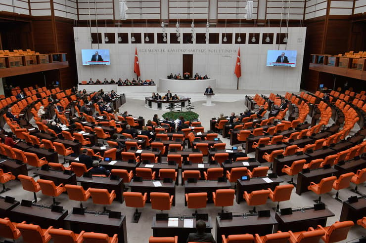 הפרלמנט ב טורקיה אישר את הצטרפות שבדיה ל נאט"ו