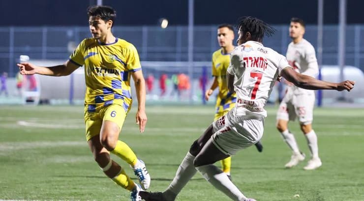 מוחמד קמארה מול עמוס מכלוף (שחר גרוס) מוחמד קמארה מול עמוס מכלוף