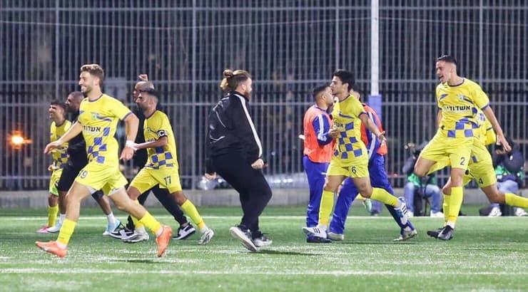 שחקני עירוני אשדוד בטירוף (שחר גרוס) שחקני עירוני אשדוד בטירוף