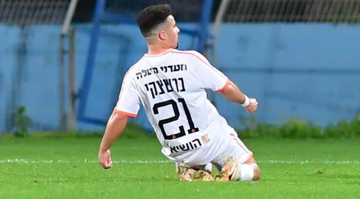 מוטי ברשצקי חוגג שער בכורה בבני יהודה (חגי מיכאלי) מוטי ברשצקי חוגג שער בכורה בבני יהודה