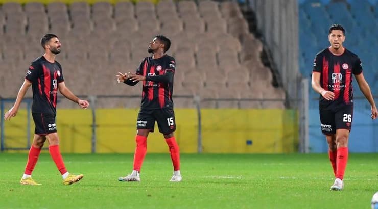 שחקני הפועל רמת גן מאוכזבים (חגי מיכאלי) שחקני הפועל רמת גן מאוכזבים