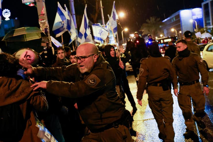 עימותים ועצורים בהפגנה נגד הממשלה בתל אביב