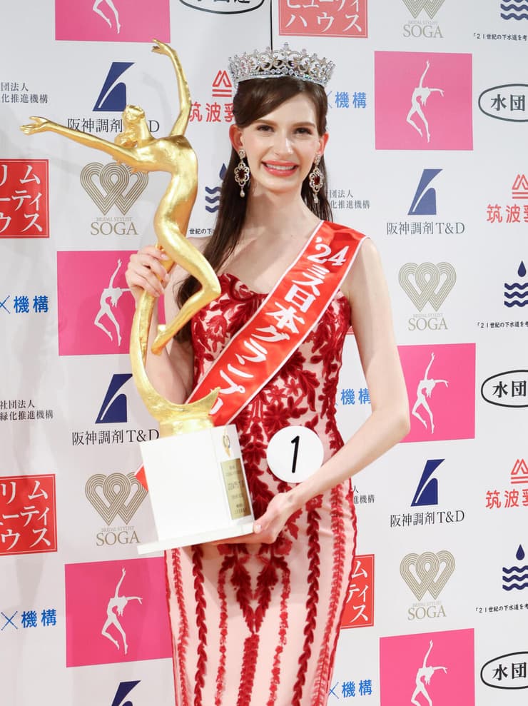 קרולינה שיאינו זכתה בתואר מלכת היופי של יפן נולדה באוקראינה והיגרה ל יפן